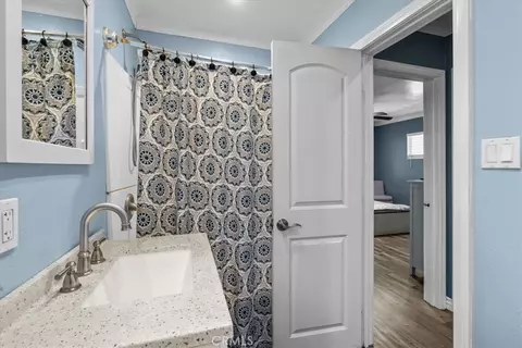 Bath - 407 E Sunset, Long Beach, CA 90805 photo 4 of 5