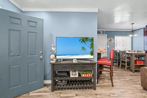 Entry Way - 407 E Sunset, Long Beach, CA 90805 photo 3 of 3