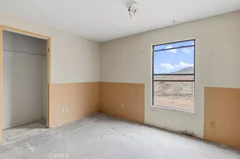 Bedroom - 8885 Corto Rd, Apple Valley, CA 92308 photo 6 of 9