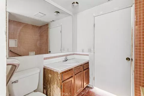 Bath - 8885 Corto Rd, Apple Valley, CA 92308 photo 1 of 4