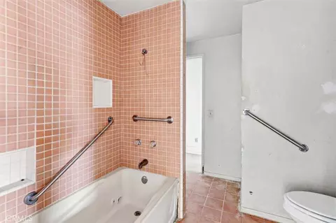 Bath - 8885 Corto Rd, Apple Valley, CA 92308 photo 4 of 4