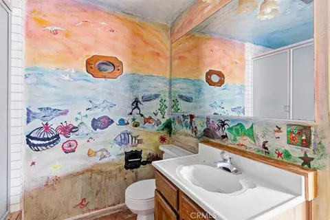 Bath - 8885 Corto Rd, Apple Valley, CA 92308 photo 3 of 4