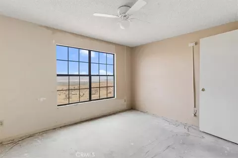Bedroom - 8885 Corto Rd, Apple Valley, CA 92308 photo 4 of 9