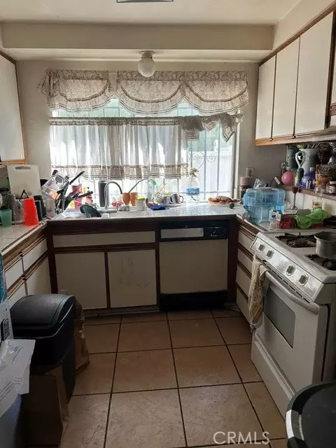 Kitchen - 705 Matthisen Cir, Compton, CA 90220 photo 1 of 1