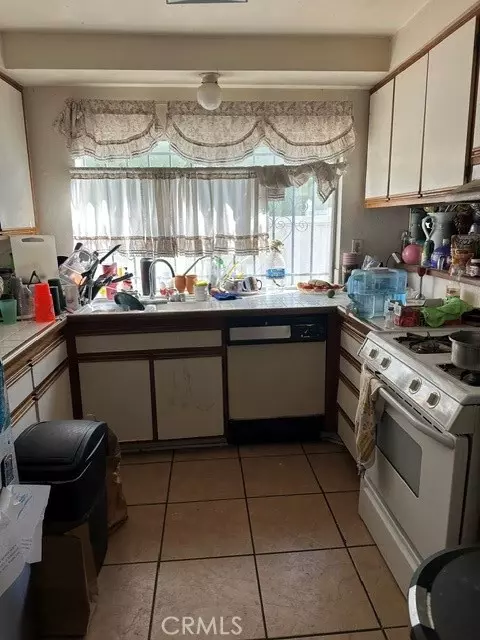 Kitchen - 705 Matthisen Cir, Compton, CA 90220 photo 1 of 1