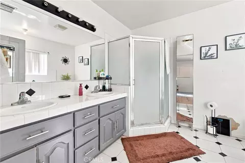 Bath - 11512 Samoline, Downey, CA 90241 photo 1 of 4