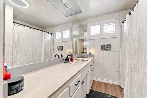 Bath - 11512 Samoline, Downey, CA 90241 photo 3 of 4