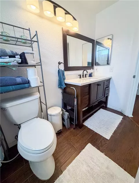 Bath - 13949 Arthur Ave #1, Paramount, CA 90723 photo 2 of 7