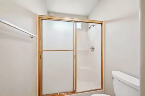 Bath - 2279 Wisteria Ave, Upland, CA 91784 photo 3 of 4