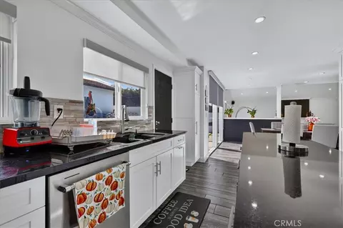 Kitchen - 6754 S Garth, Los Angeles, CA 90056 photo 4 of 9
