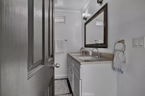 Bath - 6754 S Garth, Los Angeles, CA 90056 photo 5 of 8