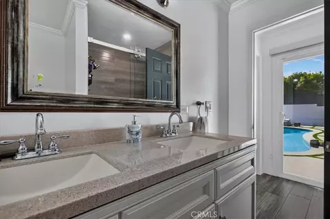 Bath - 6754 S Garth, Los Angeles, CA 90056 photo 6 of 8