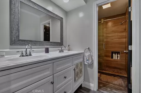 Bath - 6754 S Garth, Los Angeles, CA 90056 photo 7 of 8