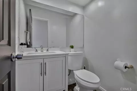 Bath - 6754 S Garth, Los Angeles, CA 90056 photo 4 of 8