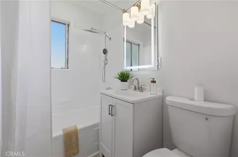 Bath - 2860 Daisy Ave, Long Beach, CA 90806 photo 2 of 3