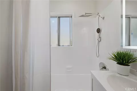 Bath - 2860 Daisy Ave, Long Beach, CA 90806 photo 3 of 3