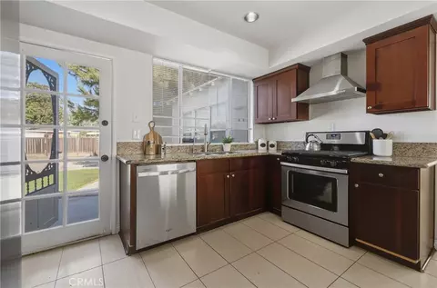 Kitchen - 2860 Daisy Ave, Long Beach, CA 90806 photo 4 of 6