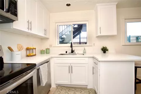 Kitchen - 5500 Ackerfield Ave #104, Long Beach, CA 90805 photo 2 of 2
