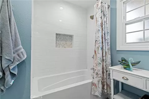 Bath - 971 E Wanamaker Dr, Covina, CA 91724 photo 2 of 3