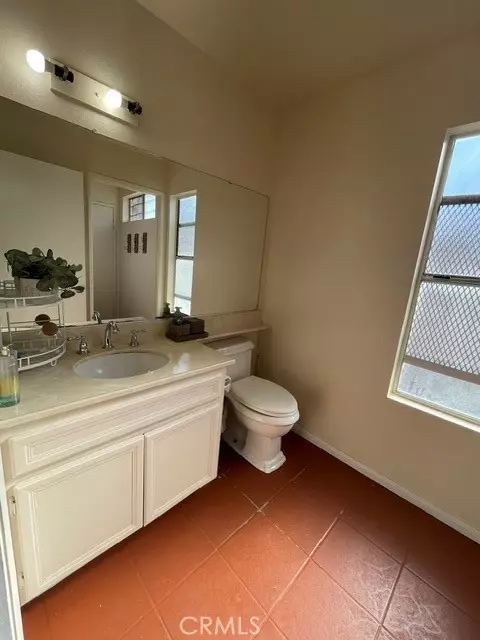 Bath - 312 Redbud Pl, Perris, CA 92570 photo 1 of 3