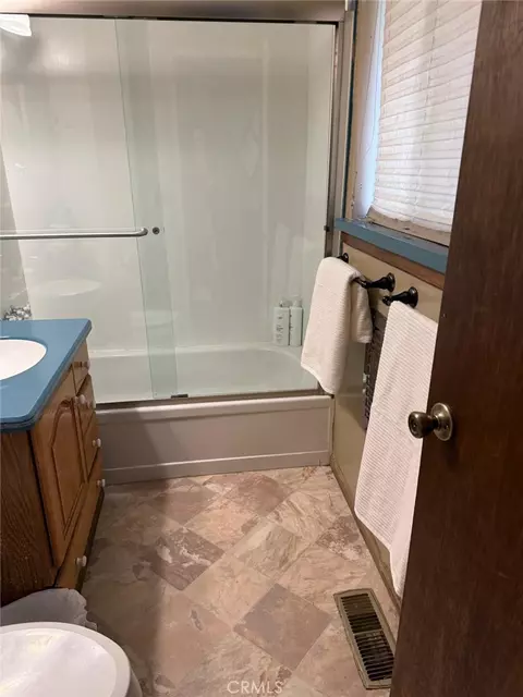 Bath - 1260 Minton Dr, Big Bear City, CA 92314 photo 3 of 4