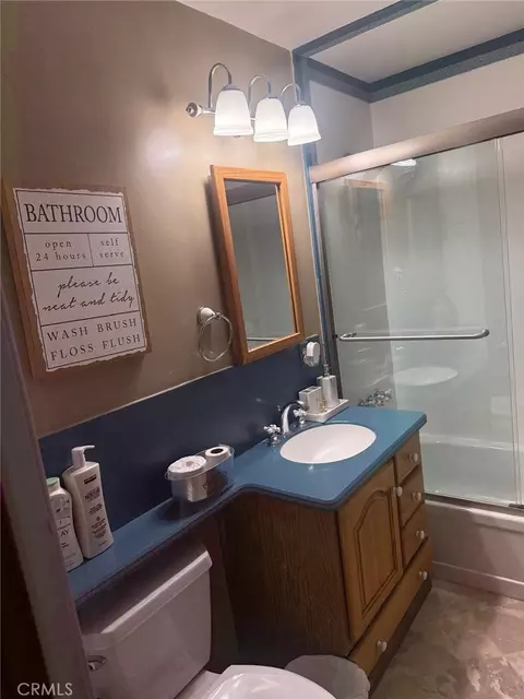 Bath - 1260 Minton Dr, Big Bear City, CA 92314 photo 1 of 4