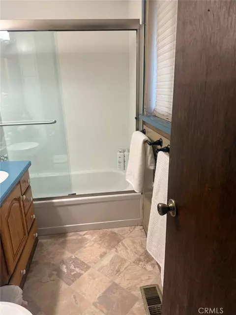 Bath - 1260 Minton Dr, Big Bear City, CA 92314 photo 2 of 4