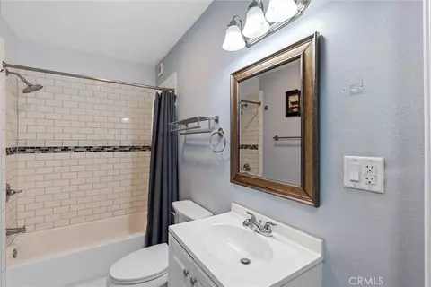 Bath - 1513 W 138th, Compton, CA 90222 photo 1 of 2