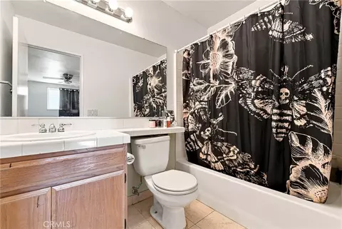 Bath - 36933 Cadmia Ct, Palmdale, CA 93552 photo 2 of 5