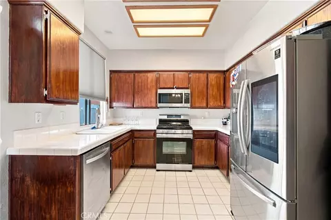 Kitchen - 36933 Cadmia Ct, Palmdale, CA 93552 photo 2 of 4