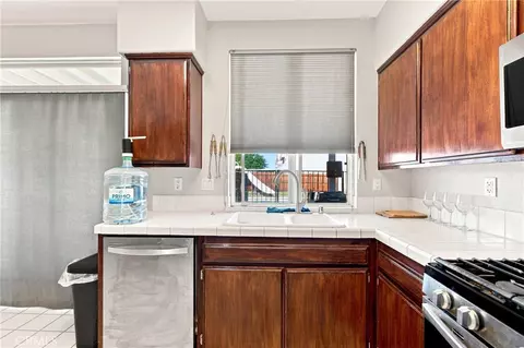 Kitchen - 36933 Cadmia Ct, Palmdale, CA 93552 photo 4 of 4