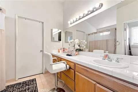Bath - 36933 Cadmia Ct, Palmdale, CA 93552 photo 3 of 5