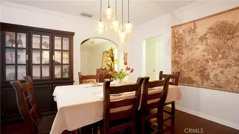 Dining - 2636 Easy Ave, Long Beach, CA 90810 photo 3 of 4