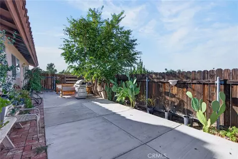 Exterior - 18004 Orange, Hesperia, CA 92345 photo 8 of 9
