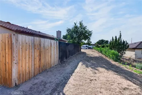 Exterior - 18004 Orange, Hesperia, CA 92345 photo 3 of 10