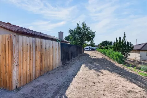 Exterior - 18004 Orange, Hesperia, CA 92345 photo 3 of 9