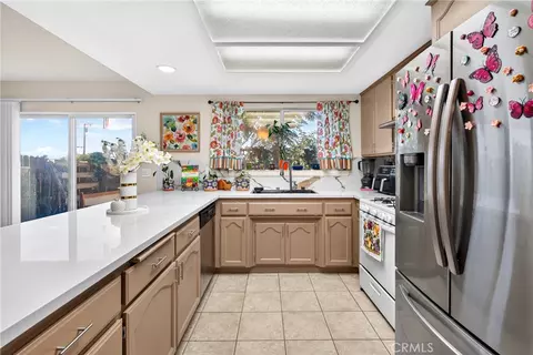 Kitchen - 18004 Orange, Hesperia, CA 92345 photo 1 of 2