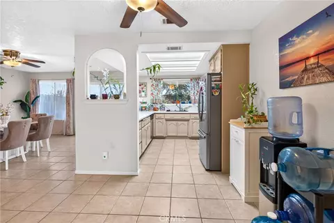 Entry Way - 18004 Orange, Hesperia, CA 92345 photo 1 of 1
