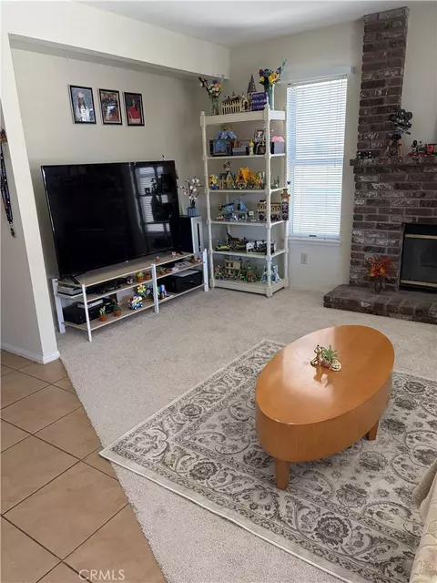 Living - 43502 11th E, Lancaster, CA 93535 photo 6 of 7