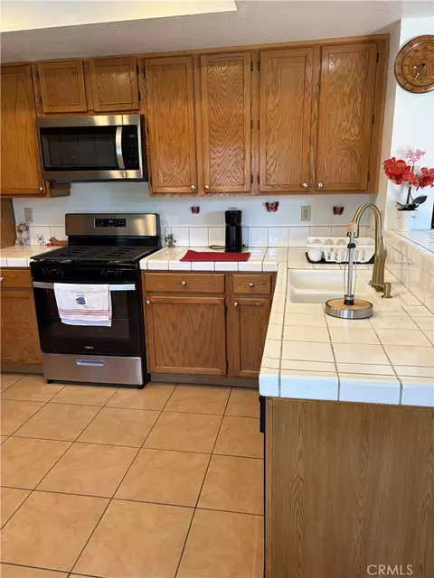 Kitchen - 43502 11th E, Lancaster, CA 93535 photo 5 of 5