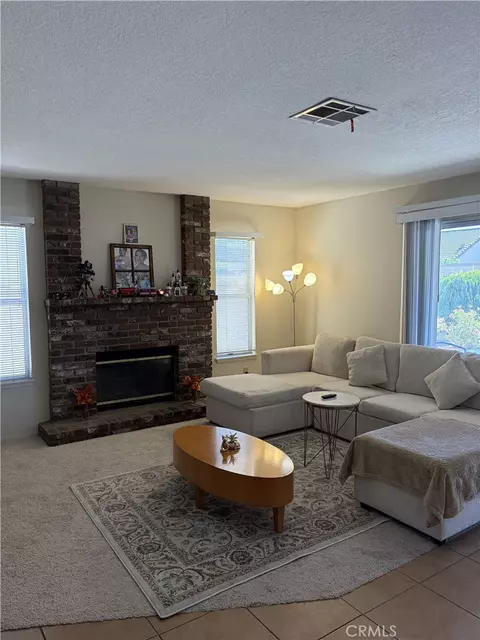 Living - 43502 11th E, Lancaster, CA 93535 photo 5 of 7