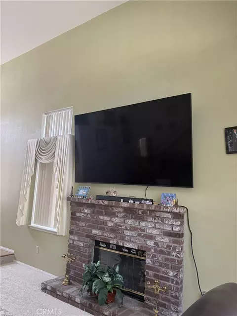 Living - 43502 11th E, Lancaster, CA 93535 photo 4 of 7