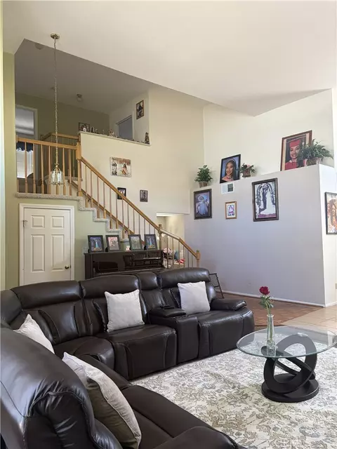 Living - 43502 11th E, Lancaster, CA 93535 photo 3 of 7