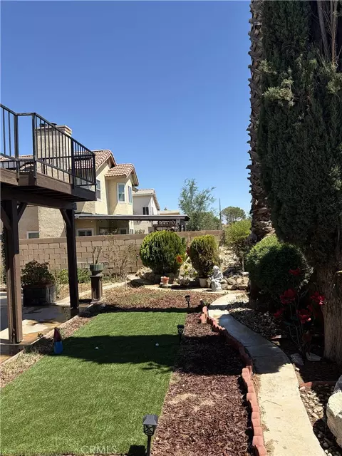 Exterior - 43502 11th E, Lancaster, CA 93535 photo 8 of 9