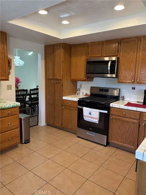 Kitchen - 43502 11th E, Lancaster, CA 93535 photo 3 of 5