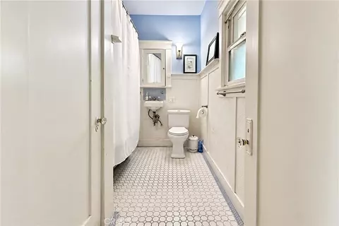Bath - 800 Pacific Ave #407, Long Beach, CA 90813 photo 1 of 1