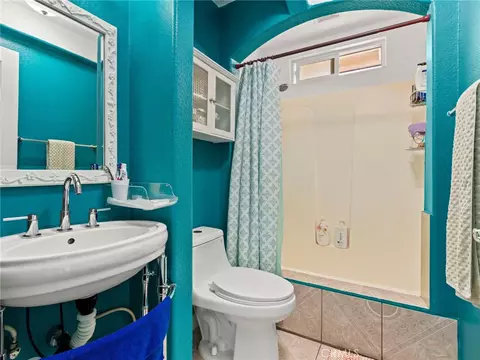 Bath - 14804 Orange, Hesperia, CA 92345 photo 2 of 3