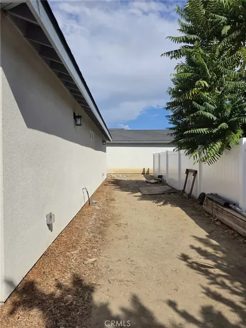 Exterior - 419 W Devonshire Ave, Hemet, CA 92543 photo 8 of 10