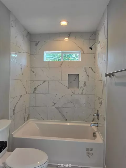 Bath - 419 W Devonshire Ave, Hemet, CA 92543 photo 4 of 4