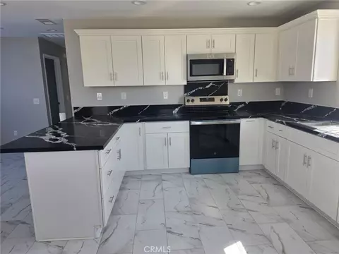 Kitchen - 419 W Devonshire Ave, Hemet, CA 92543 photo 2 of 3